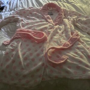 Cozy bath robe pink and white never worn
